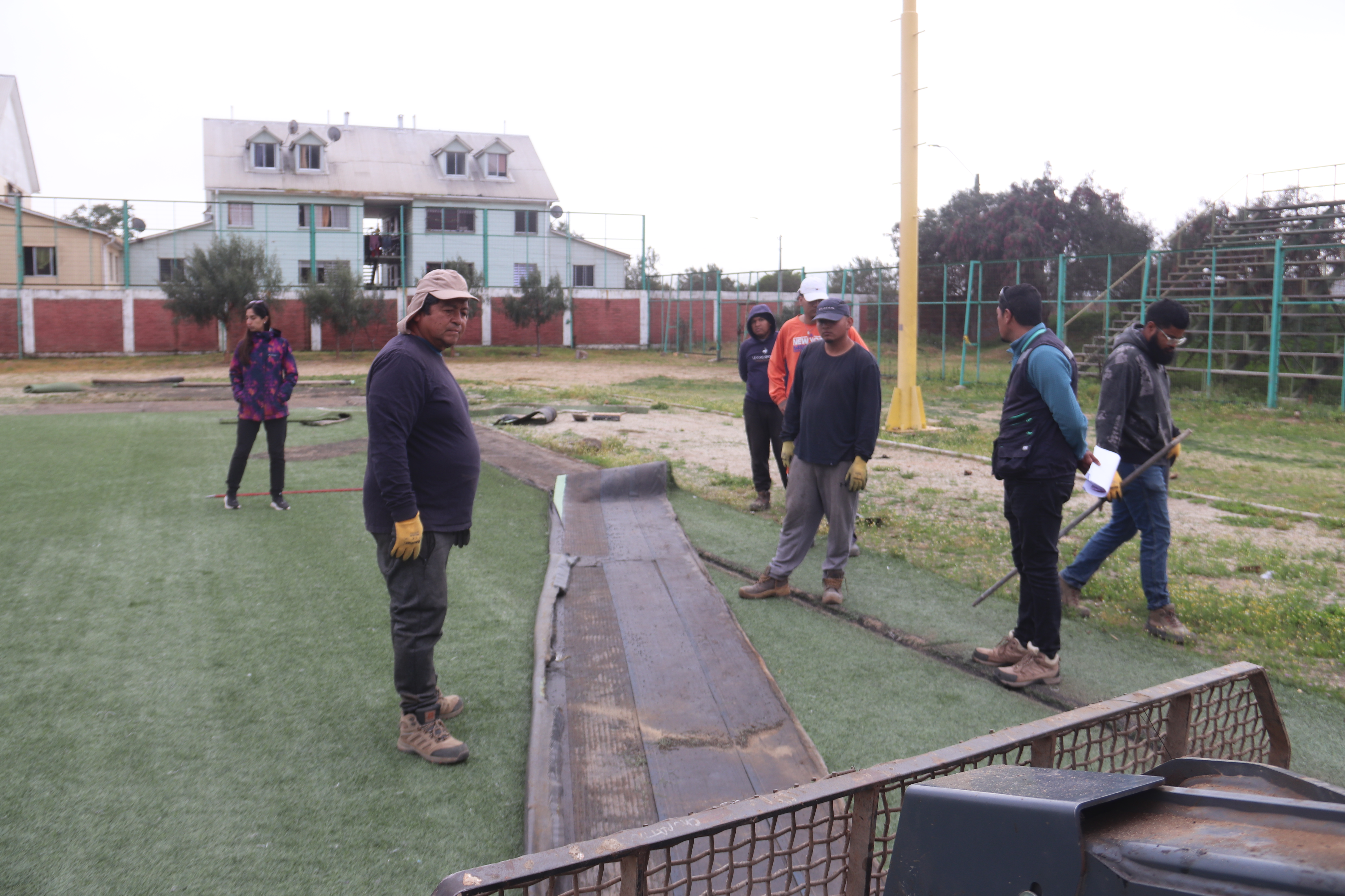 Comienza cambio del pasto sintético del Estadio Municipal